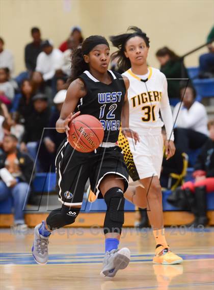 Thumbnail 1 in West Craven vs. Chapel Hill (HighSchoolOT.com Holiday Invitational) photogallery.