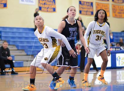 Thumbnail 2 in West Craven vs. Chapel Hill (HighSchoolOT.com Holiday Invitational) photogallery.