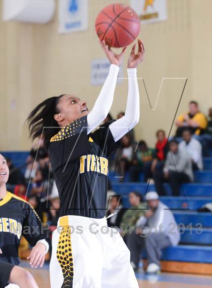 Thumbnail 2 in West Craven vs. Chapel Hill (HighSchoolOT.com Holiday Invitational) photogallery.