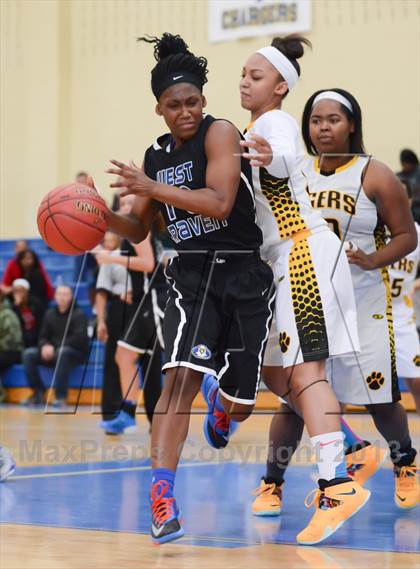 Thumbnail 1 in West Craven vs. Chapel Hill (HighSchoolOT.com Holiday Invitational) photogallery.
