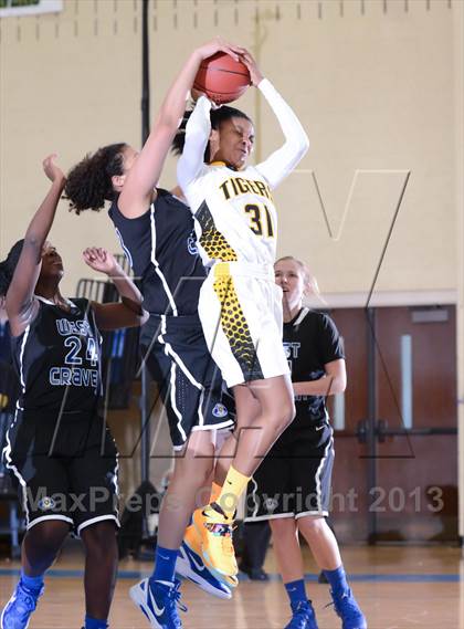 Thumbnail 3 in West Craven vs. Chapel Hill (HighSchoolOT.com Holiday Invitational) photogallery.