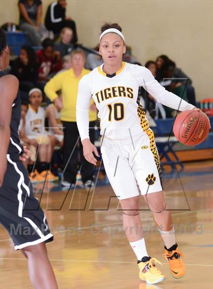 Thumbnail 2 in West Craven vs. Chapel Hill (HighSchoolOT.com Holiday Invitational) photogallery.