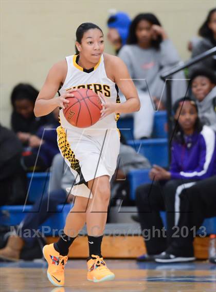 Thumbnail 3 in West Craven vs. Chapel Hill (HighSchoolOT.com Holiday Invitational) photogallery.