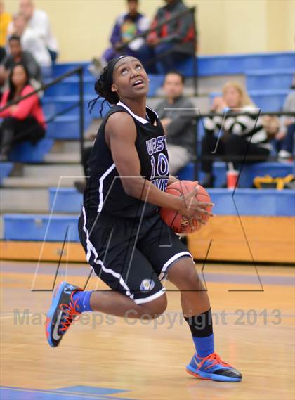 Thumbnail 1 in West Craven vs. Chapel Hill (HighSchoolOT.com Holiday Invitational) photogallery.