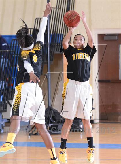 Thumbnail 2 in West Craven vs. Chapel Hill (HighSchoolOT.com Holiday Invitational) photogallery.