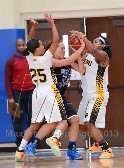 Thumbnail 1 in West Craven vs. Chapel Hill (HighSchoolOT.com Holiday Invitational) photogallery.