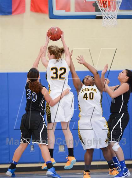 Thumbnail 2 in West Craven vs. Chapel Hill (HighSchoolOT.com Holiday Invitational) photogallery.