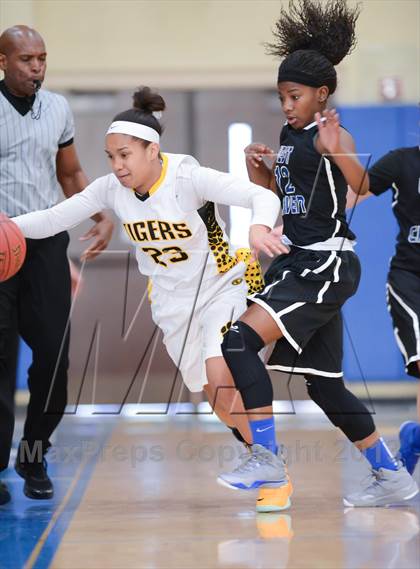 Thumbnail 1 in West Craven vs. Chapel Hill (HighSchoolOT.com Holiday Invitational) photogallery.