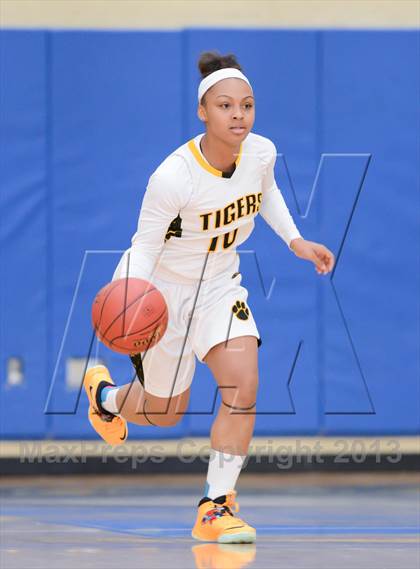 Thumbnail 2 in West Craven vs. Chapel Hill (HighSchoolOT.com Holiday Invitational) photogallery.