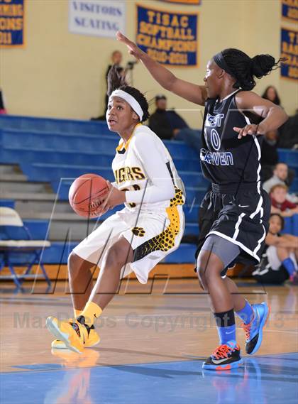 Thumbnail 1 in West Craven vs. Chapel Hill (HighSchoolOT.com Holiday Invitational) photogallery.