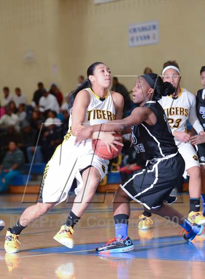 Thumbnail 1 in West Craven vs. Chapel Hill (HighSchoolOT.com Holiday Invitational) photogallery.