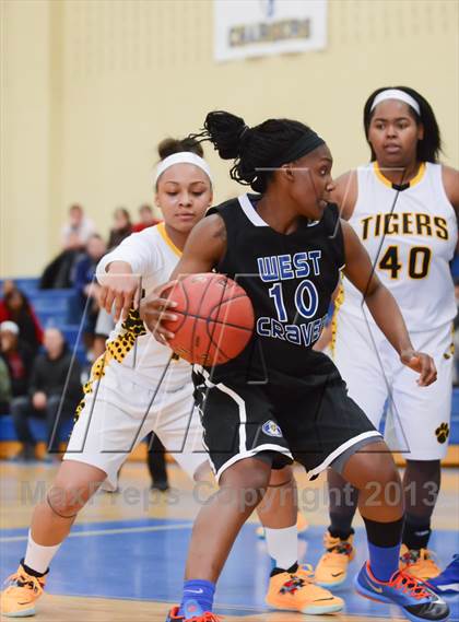 Thumbnail 2 in West Craven vs. Chapel Hill (HighSchoolOT.com Holiday Invitational) photogallery.