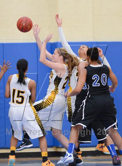 Thumbnail 2 in West Craven vs. Chapel Hill (HighSchoolOT.com Holiday Invitational) photogallery.