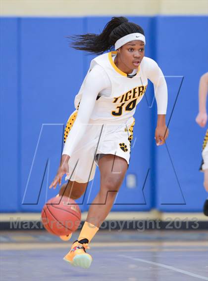 Thumbnail 3 in West Craven vs. Chapel Hill (HighSchoolOT.com Holiday Invitational) photogallery.