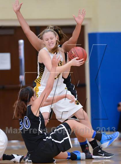 Thumbnail 1 in West Craven vs. Chapel Hill (HighSchoolOT.com Holiday Invitational) photogallery.