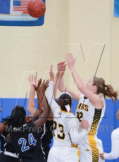 Thumbnail 3 in West Craven vs. Chapel Hill (HighSchoolOT.com Holiday Invitational) photogallery.
