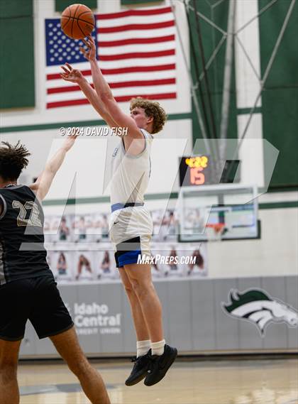 Thumbnail 1 in Timberline vs. Capital (IHSAA 5A District III Round 1) photogallery.