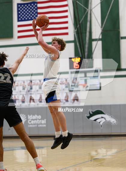Thumbnail 3 in Timberline vs. Capital (IHSAA 5A District III Round 1) photogallery.