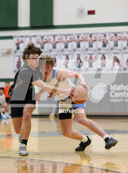 Thumbnail 1 in Timberline vs. Capital (IHSAA 5A District III Round 1) photogallery.