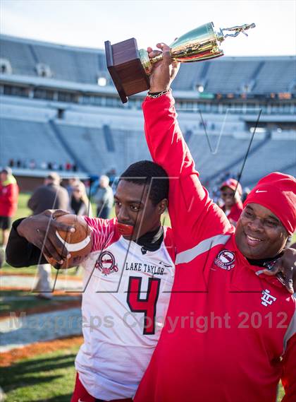 Thumbnail 2 in Lake Taylor vs. Stone Bridge (VHSL AAA D5 Final) photogallery.