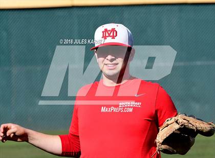 Thumbnail 2 in Mater Dei vs Bishop Gorman (Scrimmage) photogallery.