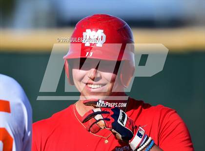 Thumbnail 3 in Mater Dei vs Bishop Gorman (Scrimmage) photogallery.