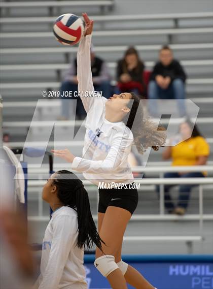 Thumbnail 2 in Uvalde @ Harlan photogallery.