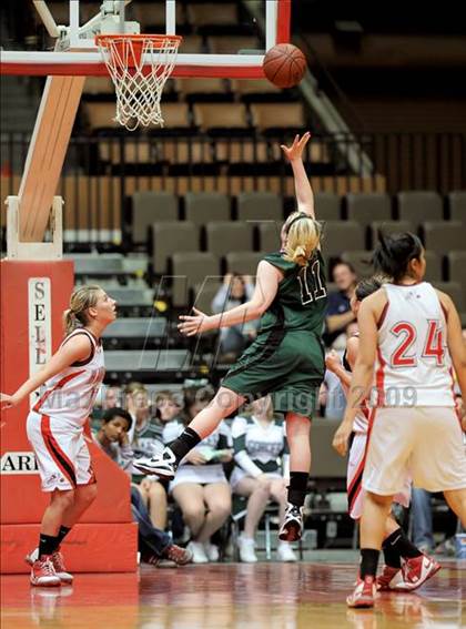Thumbnail 2 in Hanford vs. Garces (CIF CS D2 Final) photogallery.