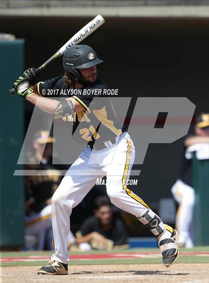 Thumbnail 1 in Murphy vs. Whiteville (NCSHAA 1A Final) photogallery.