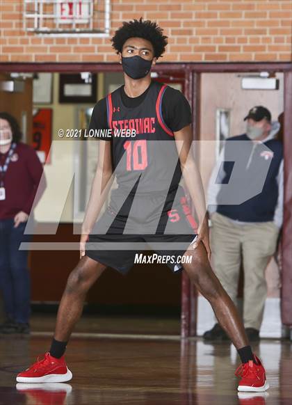 Thumbnail 2 in Archbishop Stepinac @ Iona Prep (Brother Stoudt Best of 7 Series Game 2) photogallery.