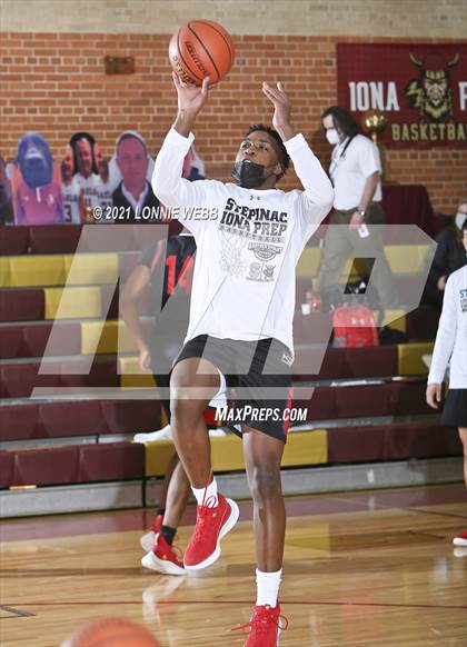 Thumbnail 2 in Archbishop Stepinac @ Iona Prep (Brother Stoudt Best of 7 Series Game 2) photogallery.