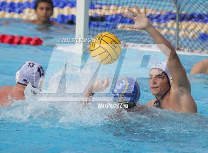 Thumbnail 3 in Grossmont vs. University City (CIF SDS Division 2 Quarterfinal) photogallery.