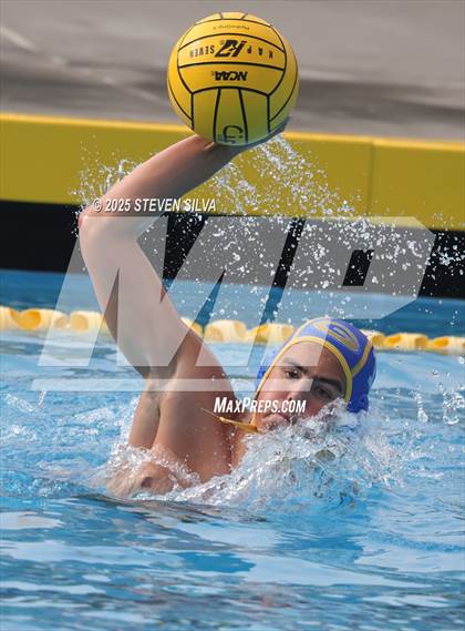 Thumbnail 2 in Grossmont vs. University City (CIF SDS Division 2 Quarterfinal) photogallery.