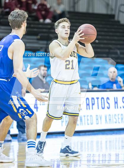 Thumbnail 3 in Gilroy vs Soquel (Santa Cruz Warriors Invitational Tournament) photogallery.
