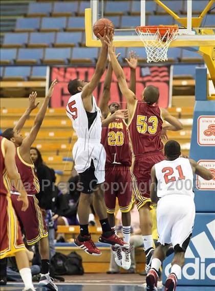 Thumbnail 3 in Harvard-Westlake vs. Ocean View (CIF SoCal D3 Final) photogallery.