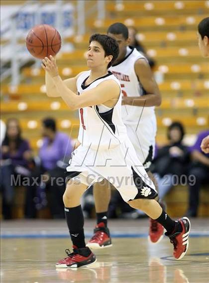 Thumbnail 3 in Harvard-Westlake vs. Ocean View (CIF SoCal D3 Final) photogallery.
