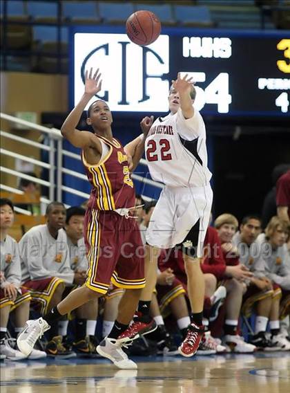 Thumbnail 2 in Harvard-Westlake vs. Ocean View (CIF SoCal D3 Final) photogallery.
