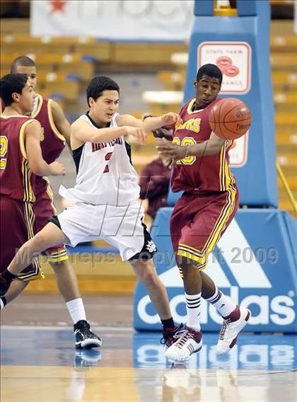 Thumbnail 3 in Harvard-Westlake vs. Ocean View (CIF SoCal D3 Final) photogallery.