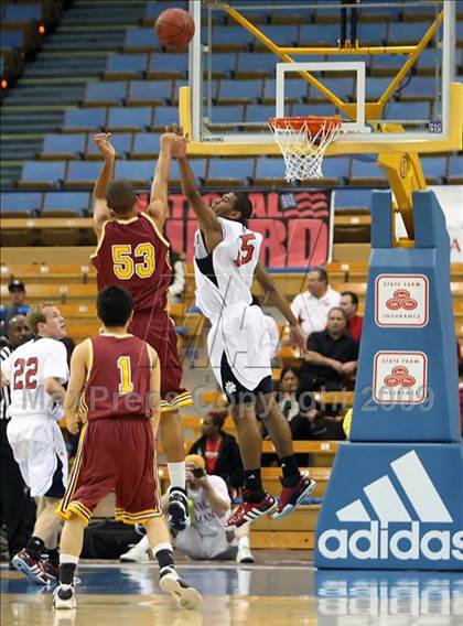 Thumbnail 1 in Harvard-Westlake vs. Ocean View (CIF SoCal D3 Final) photogallery.