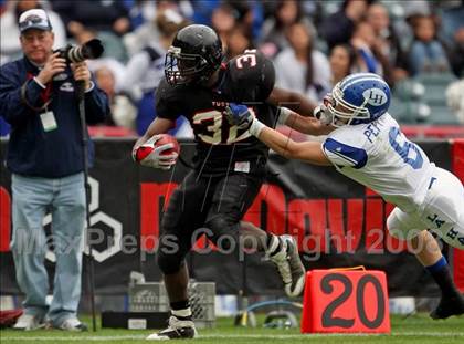 Thumbnail 1 in La Habra vs. Tustin (CIF SS Southwest Final) photogallery.
