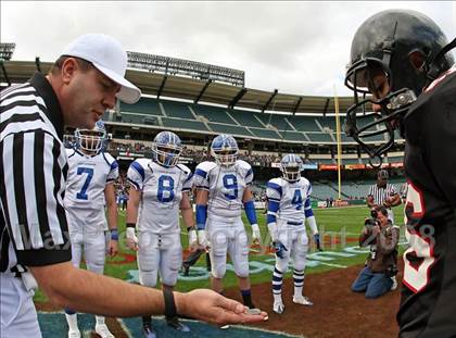 Thumbnail 2 in La Habra vs. Tustin (CIF SS Southwest Final) photogallery.