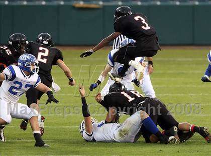 Thumbnail 2 in La Habra vs. Tustin (CIF SS Southwest Final) photogallery.