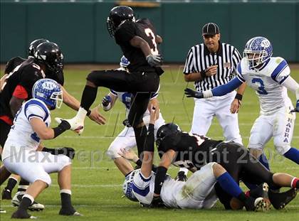 Thumbnail 3 in La Habra vs. Tustin (CIF SS Southwest Final) photogallery.