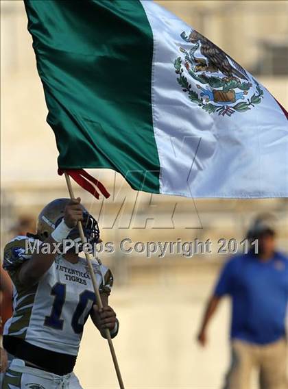 Thumbnail 1 in Nuevo Leon @ Stony Point photogallery.