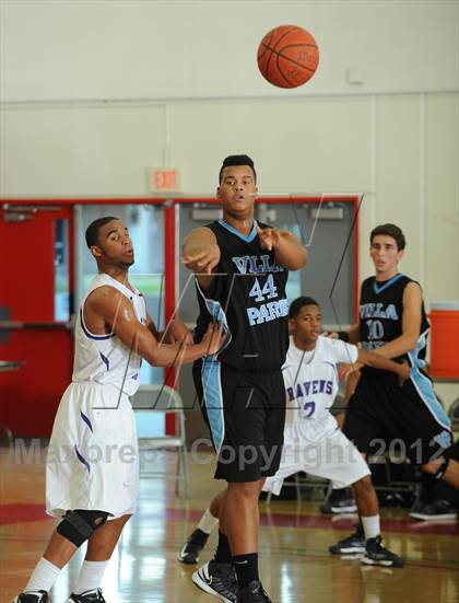 Thumbnail 1 in Villa Park vs. Vista del Lago (MaxPreps Holiday Classic) photogallery.