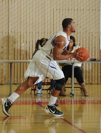 Thumbnail 2 in Villa Park vs. Vista del Lago (MaxPreps Holiday Classic) photogallery.