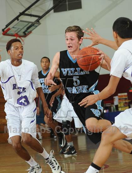 Thumbnail 2 in Villa Park vs. Vista del Lago (MaxPreps Holiday Classic) photogallery.