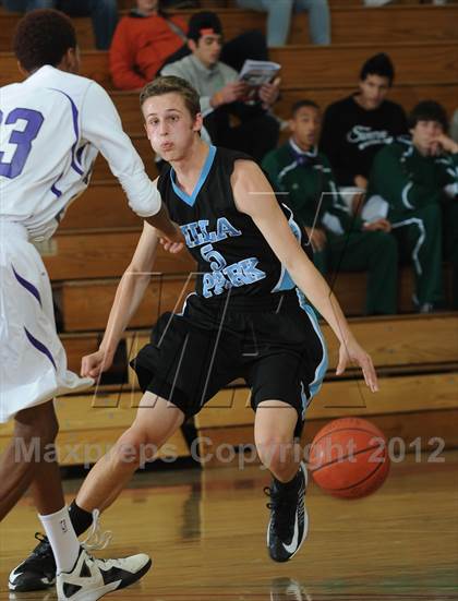 Thumbnail 2 in Villa Park vs. Vista del Lago (MaxPreps Holiday Classic) photogallery.