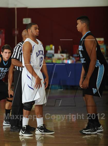 Thumbnail 2 in Villa Park vs. Vista del Lago (MaxPreps Holiday Classic) photogallery.