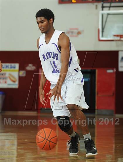 Thumbnail 2 in Villa Park vs. Vista del Lago (MaxPreps Holiday Classic) photogallery.